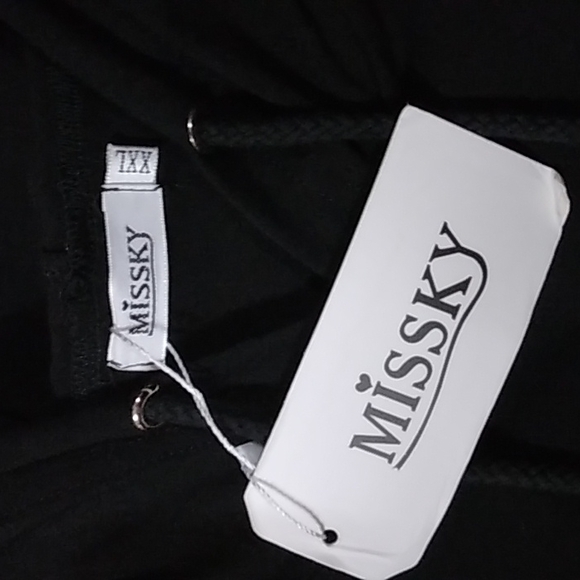 💥 CLOSET CLOSING SALE 💥 Ladies Black Hoodie Dress-1 - Picture 5 of 5